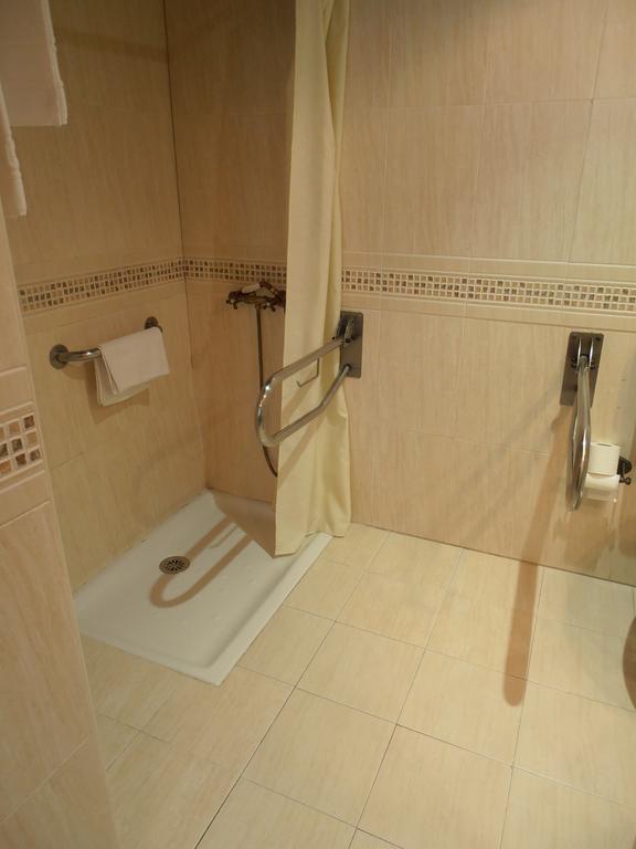 King Room with Roll-In Shower - Disability Access,220336673:JPEG